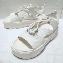 PUMA 厚底 スポーツサンダル ホワイト 24cmのサムネイル