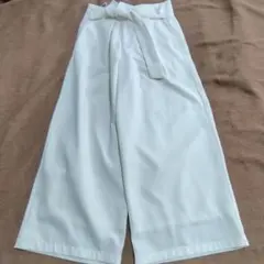 【アラマンダ】ホワイト ガウチョパンツ リボン付き 裏地付き 多少の透け感