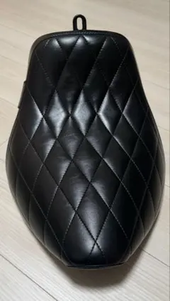 ジュリアーリー コブラシート ダイヤモンドキルティングショベルパン