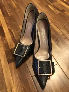エイミー♡バックルポイントテクスチャーパンプスのサムネイル