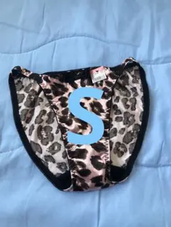 サテンショーツ