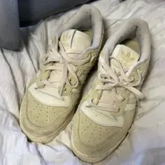 アディダス　スニーカー　イエロー　クリーム色　ホワイト