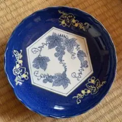 青色 皿 ブドウ模様