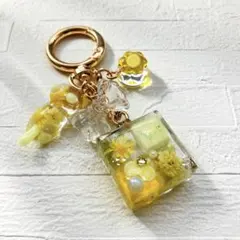 花BOXスクエア（イエロー）名入れなしレジンキーホルダー　チャーム