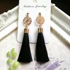 フラワーモチーフ タッセルピアス /イヤリング黒(ハンドメイド)