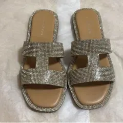 ADAM ET ROPE Iストラップラインストーンサンダル　ベージュ