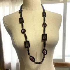セール　天然石黒と紫スワロフスキーのビーズネックレス
