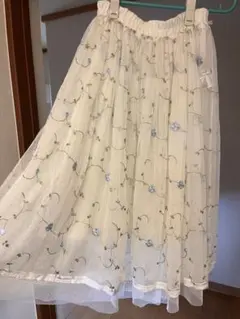 花柄刺繍 チュールフレアスカート ホワイトのサムネイル