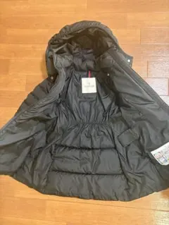 ブラックフード付きダウンコート