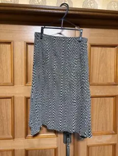 ISSEY MIYAKE ジグザグ柄 フレアスカート プリーツ加工 サイズ表記2のサムネイル