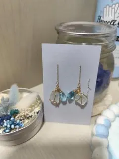 シーグラスとゴールドワイヤーのピアス