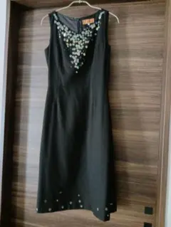 再度値下！Sunaunaの黒のノースリーブ膝丈ワンピース 38スパンコールが素敵