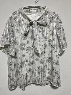 ハニーズ　ブラウス　花柄　ボウタイ　花　半袖