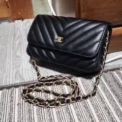 CHANEL　Vステッチ　ショルダーバッグ　黒　ノベルティ