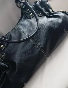【新品未使用品】濃いブラウンレアデザインフェイクレザーハンドバッグ