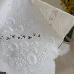 ヴィンテージテーブルクロスリネン花束のモチーフ白糸刺繍とカット
