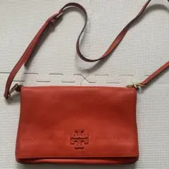 トリーバーチ　ショルダーバッグ　オレンジ　オレンジ色バッグ　レディースカバン