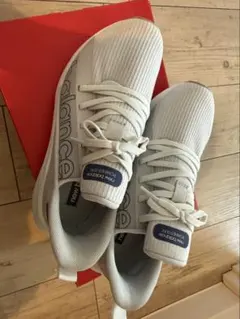 New Balance ホワイトスニーカー