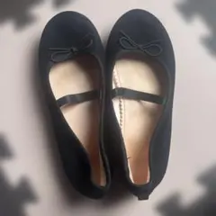 H&Mリボン付きブラックバレエシューズ 411