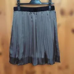 美品♡リバーシブル　プリーツ光沢生地とドット柄プリーツ　サイズ38膝丈スカート