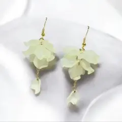 43.揺れるお花ピアス花びら・ゆらゆらおしゃれピアス・アレルギー対応ハンドメイド