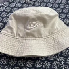 NIKE バケットハット ベージュ M/Lサイズのサムネイル