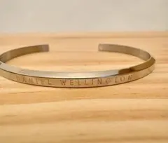 DANIEL WELLINGTON バングル シルバーのサムネイル