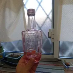 空き瓶　靖国　ピンク　桃色