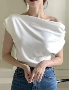 Dazy オフショルダー ホワイト Tシャツ shein