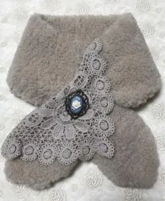 お値下げ‼️ふわもこネックウォーマー(レースコラージュ&ブローチ付き)