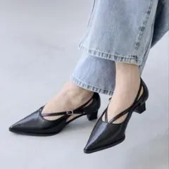 menue クロスストラップ ポインテッドトゥ ヒールパンプスのサムネイル