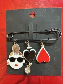 安全ピン　ブローチ