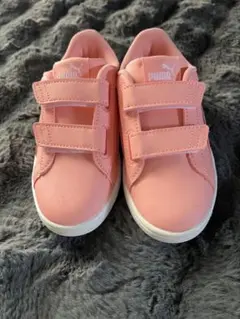 PUMA ピンク ベルト付きスニーカー