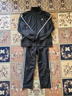 adidas 黒 ジャージ ストライプ　セットアップ