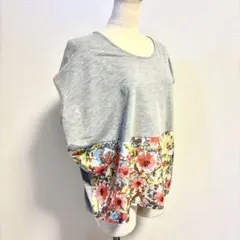 グレー 花柄 フラワープリント オーバーサイズTシャツのサムネイル
