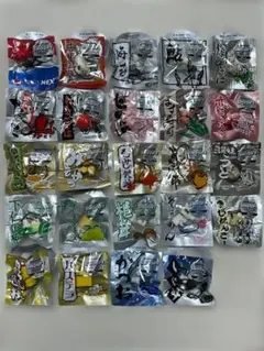 スヌーピー全国おいしいものアクセサリー 24個セット - メルカリ