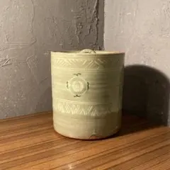 Mid-Showa period tea ceremony utensil, water container, by a renowned artist, Mishima ware, antique, crackle glaze, old art piece, celadon.