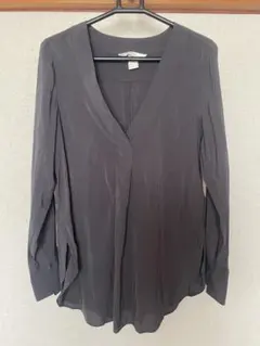 【未使用試着のみ】H&M⭐︎ダークグレー Vネック 長袖シャツ　USサイズ2