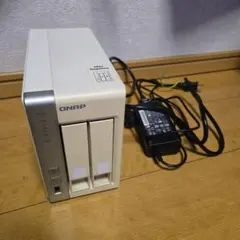 QNAP TS‑220 NAS（ネットワークHDD）出品 QNAP NAS QNAP 3.5インチHDD 4TB(2TBx2)/1GbE LAN/2GBメモリー