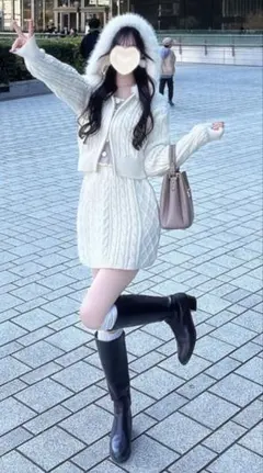 ケーブル編みミニスカート