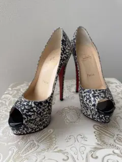 新品未使用 Christian Louboutin オープントゥ ハイヒール