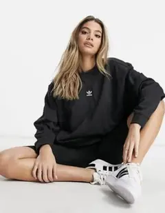 アディダス　スウェットトップス