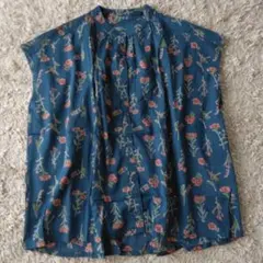 未使用 ブルー フラワープリント フレンチ袖 バンドカラーブラウス M-Lサイズ