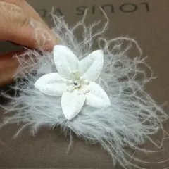 お花&フェザー 髪飾り/白