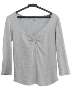 ユニクロ　グレー　Vネック　七分袖　カットソー　M