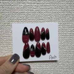 ネイルチップ 赤黒ツートン ストーン付き