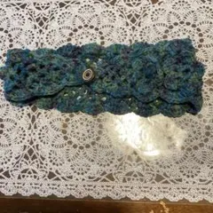 手編みヘアバンド 青緑色 ボタン付き