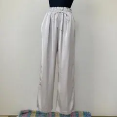 ナノユニバース　シルバー サテン ワイドパンツ　スラックス