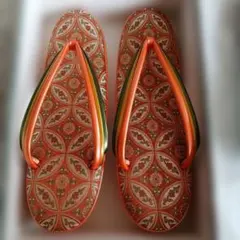 着物草履。和風刺繍風の花柄模様です。未使用です！