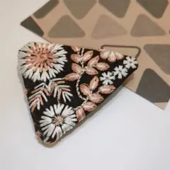 【ハンドメイド】刺繍リボンのブローチ